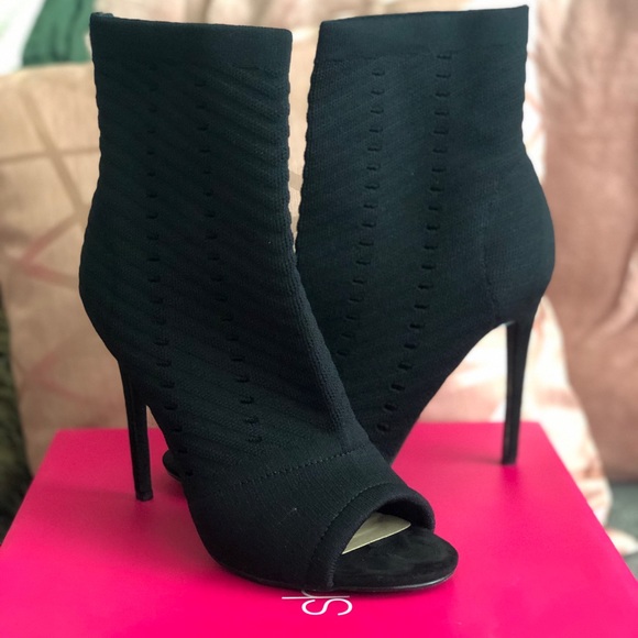 Size 9 Black open toe Booties by Shoedazzle - Picture 2 of 5